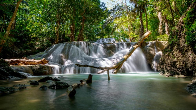 Pesona Curahan Oenesu: Keindahan Air Terjun Alami di Kupang
